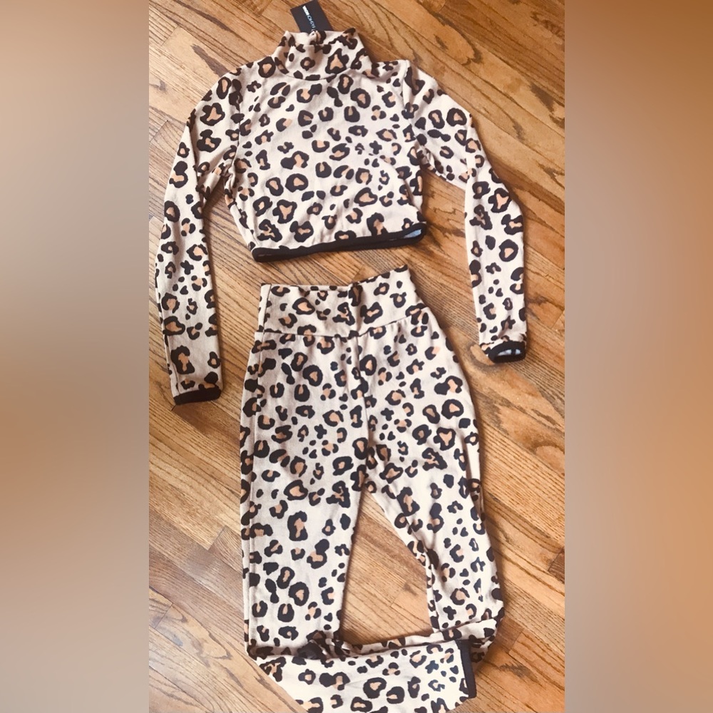 Fashion Nova - Leave your Mark cheetah print legging 2-piece pants set. Medium